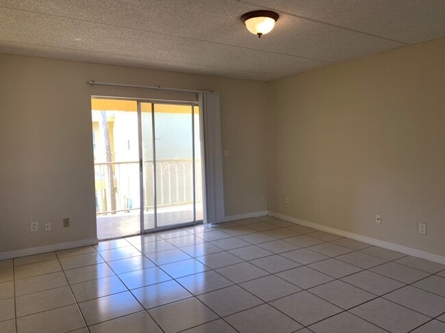 Photo - 1bed/1bath move-in ready condo $1140/month available December 2025 Unit 205