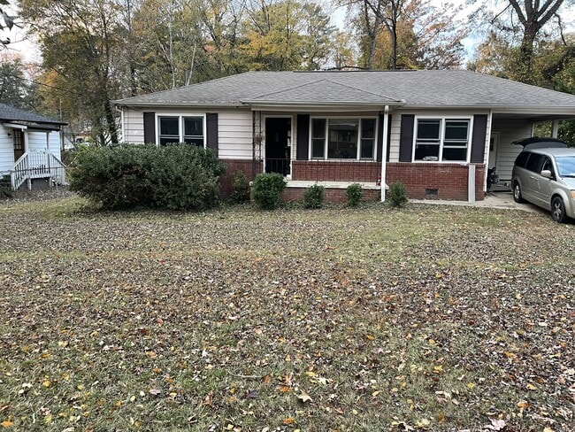 Building Photo - 930 Dale Dr SW