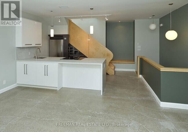 Photo - 1 Max Hartstone Ln