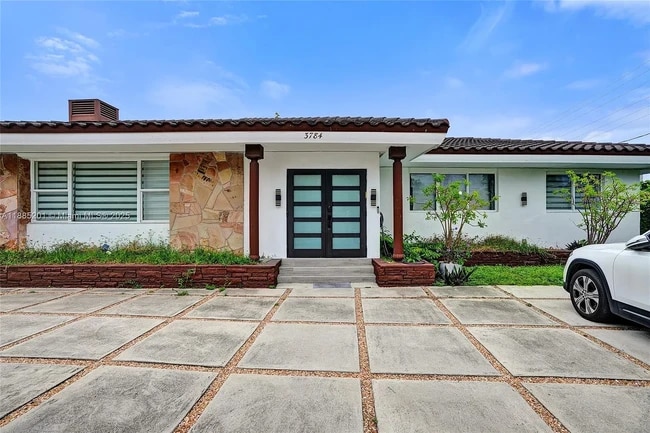 Building Photo - 3784 Sheridan Ave