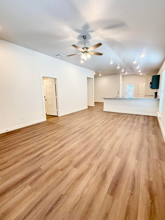 Photo - 2130 Langford Ave