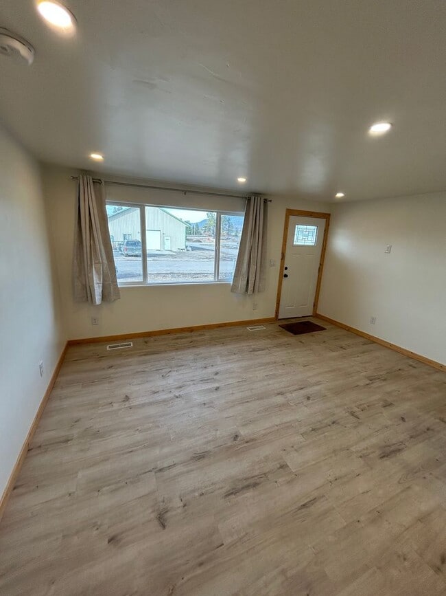 Photo - 156-166 A St W (CG) Unidad 156 A St W