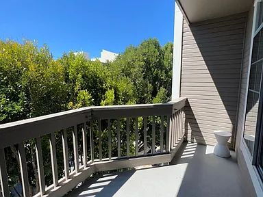 Building Photo - "Charming 1-Bedroom Retreat in Prime San Francisco Location – 730 Sq Ft of Comfort!"