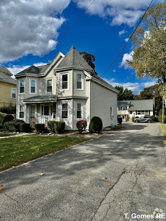 Building Photo - 219 Watertown St Rental