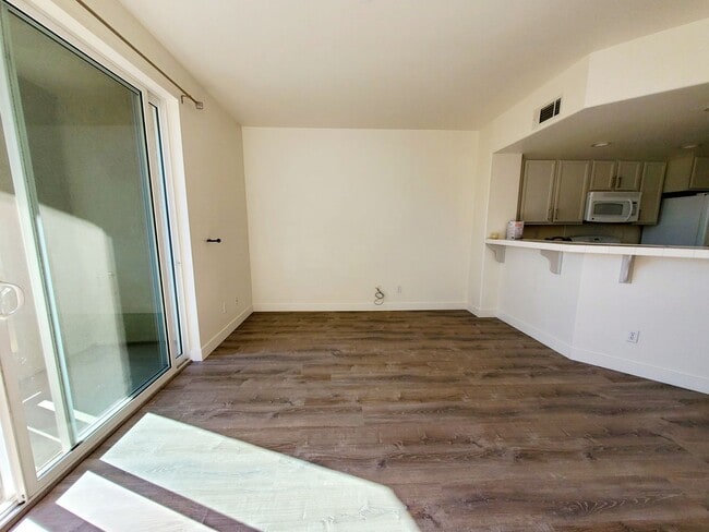 Photo - 3bd/3ba Tri-Level Condo - Pet-friendly