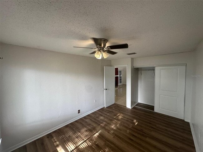 Photo - 828 E Flag Ln