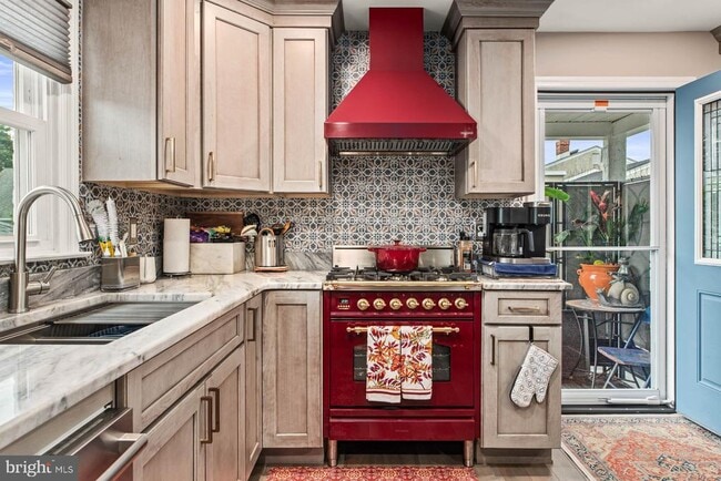 Building Photo - 1910 Parker Ave Unit FIRST FLOOR REAR