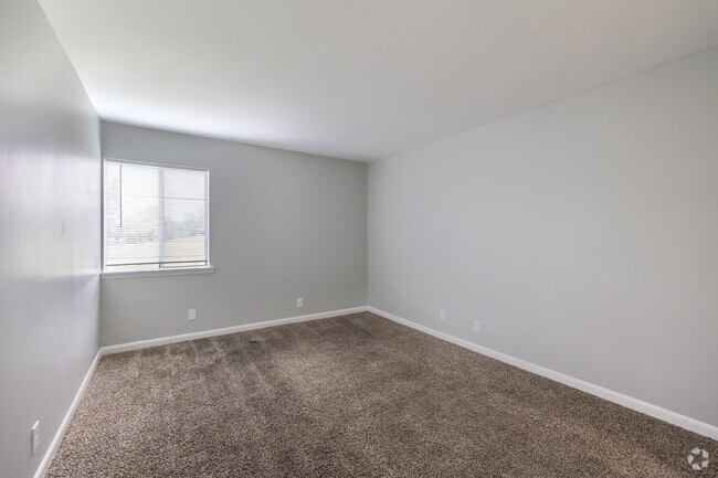 2BR, 1BA - 840SF - Primary Bedroom
