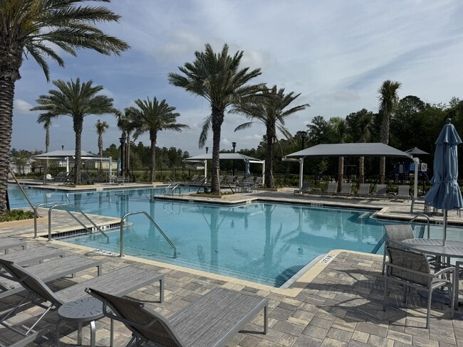 Photo - "Spacious 4-Bed Oasis with Granite Finishes & Guest Suite in Jacksonville!"