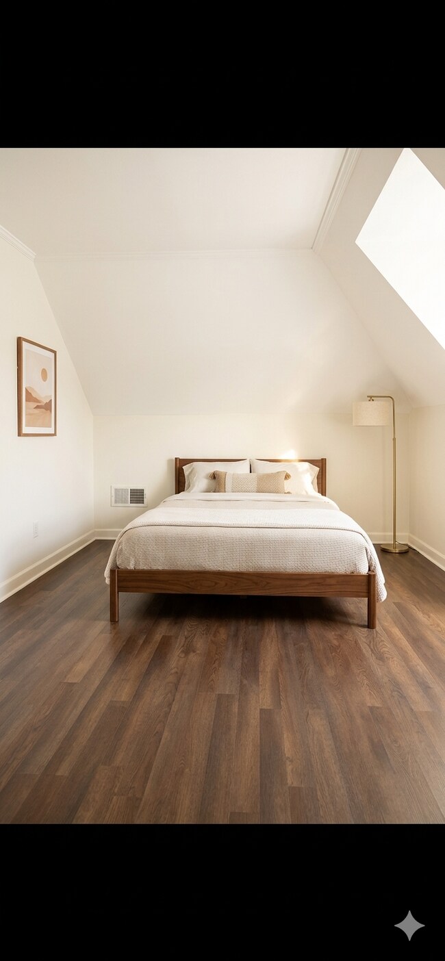 Photo - 2098 Court Ave Unit Apt. 2