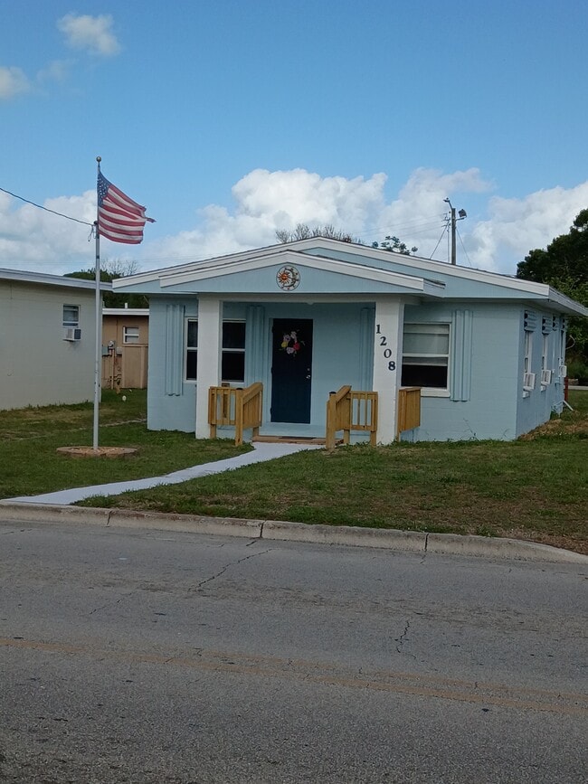 Building Photo - 1208 N 17th St