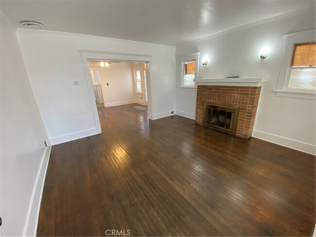 Photo - 686 W 8th St