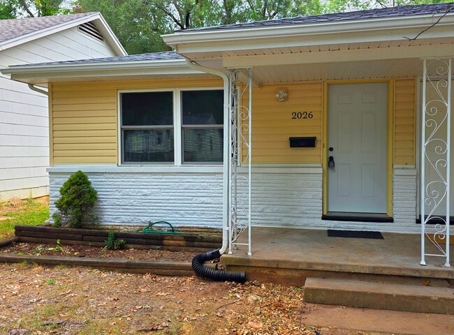 Building Photo - Remodeled Dupllex Rental