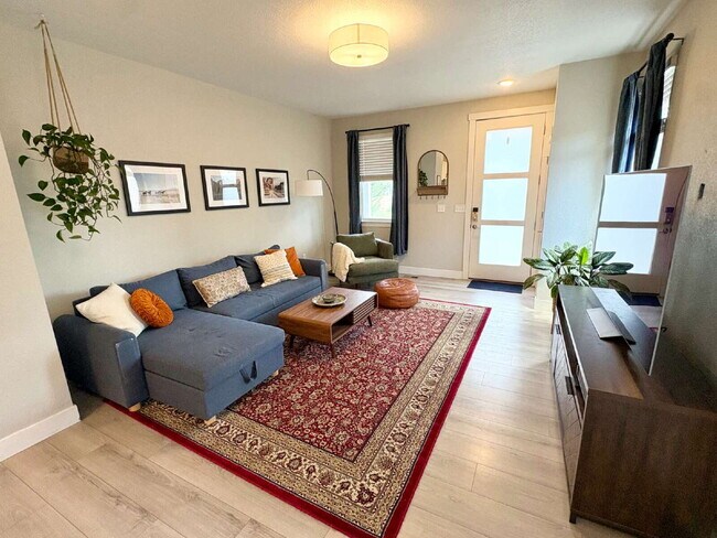 Photo - 3bd/2.5ba Paired Home in Trailside w/ side yard