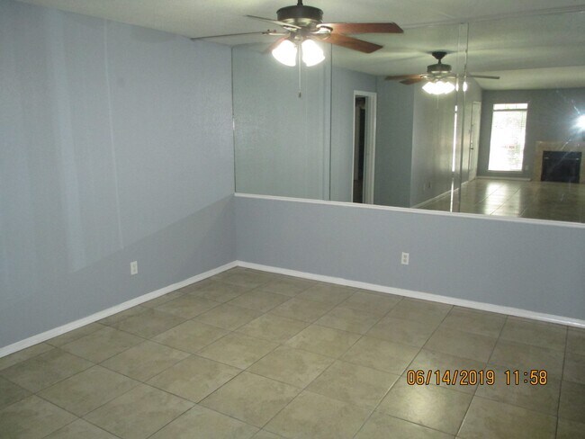 Building Photo - 7400 Bellerive Dr
