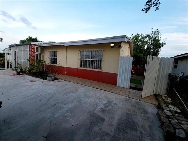 Building Photo - 3962 NW 170th St Rental