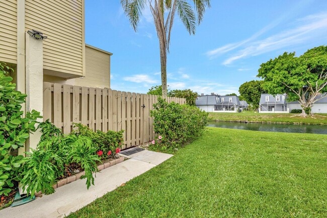 Photo - 1586 Shaker Cir