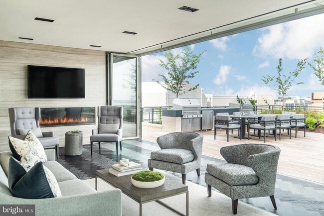 Photo - 1331 Maryland Ave SW Unidad 1205/VARIES