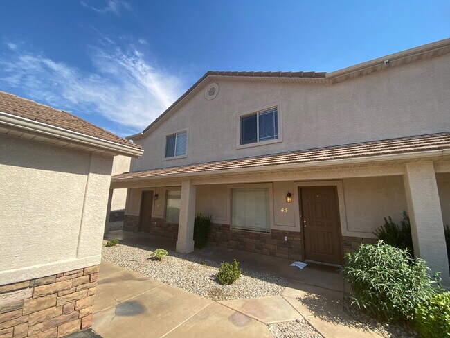 Building Photo - "Charming 3-Bedroom Townhouse with 2.5 Bat... Unit 44