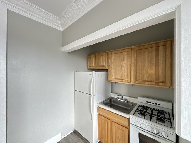 3824 N Fremont Unit 605