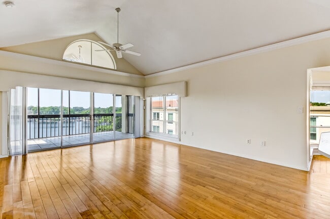 Photo - 204 Quayside Cir