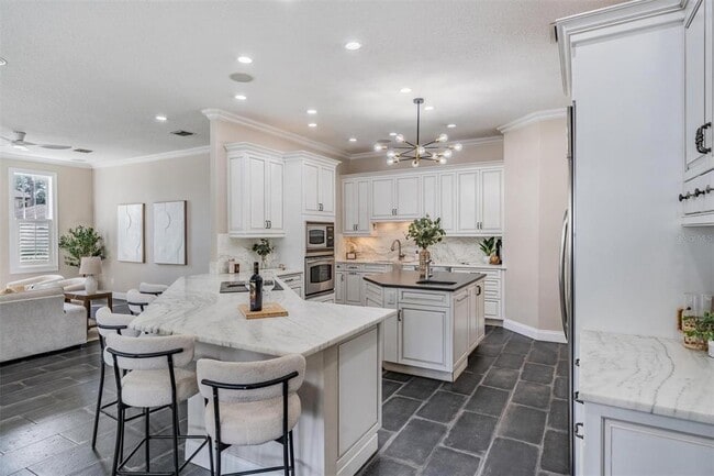 Photo - 650 Geneva Pl Casa