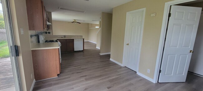 Photo - Spacious 3 Bedroom Home in Sought After Riverside Grove