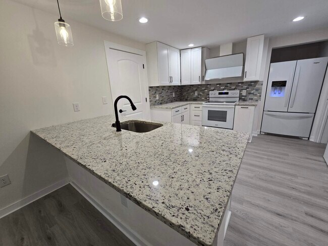 Photo - 200 Towne Overlook Dr