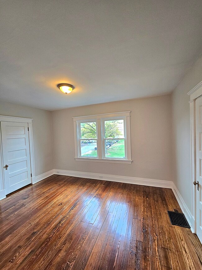 Dormitorio n.º 1 - 2032 Elm Ave Unidad 2