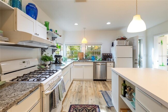 Photo - 310 NW 8th St