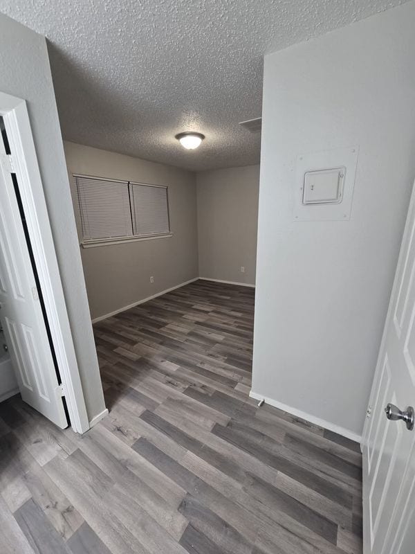 Building Photo - 2620 Ektom Dr