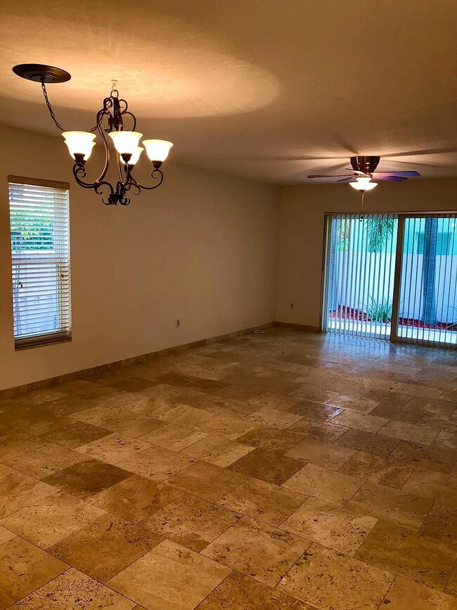 Photo - 3221 NE 15th St