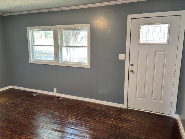 Photo - 127 Edwards St SE