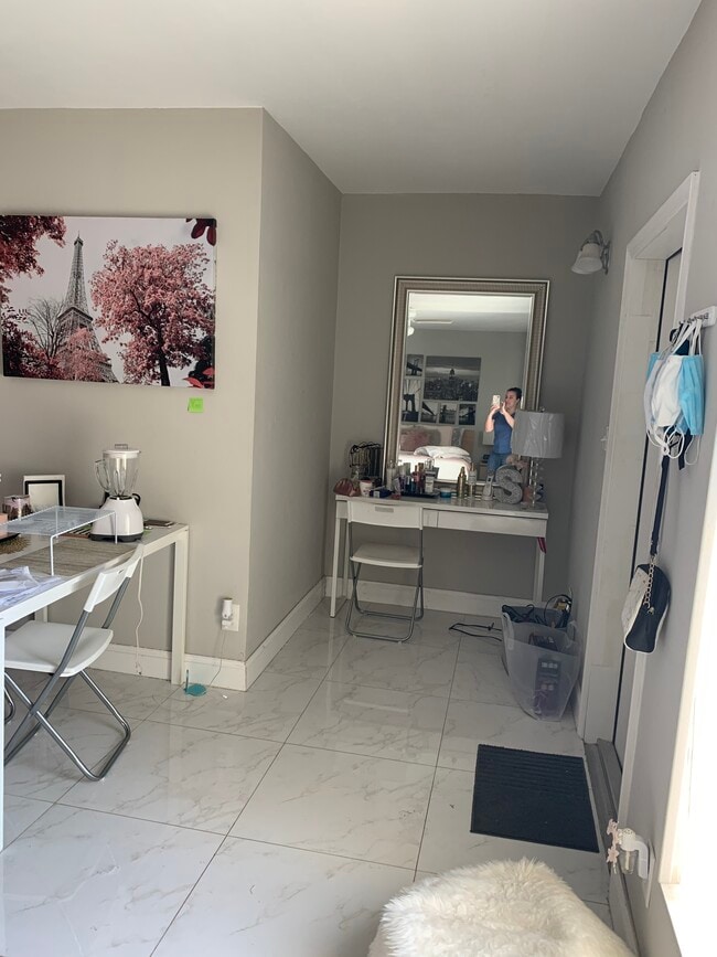 Photo - 727 N Highland Dr Unit Studio Rental