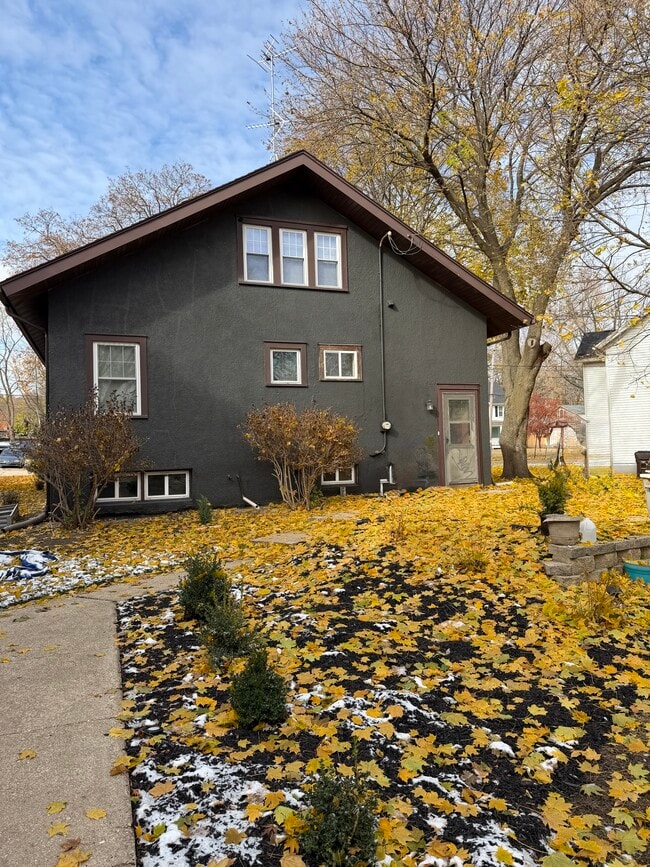 Photo - 323 S Janesville St