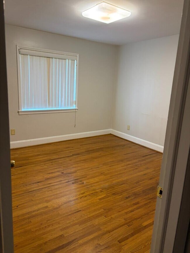 Photo - 6015 Monroe Rd