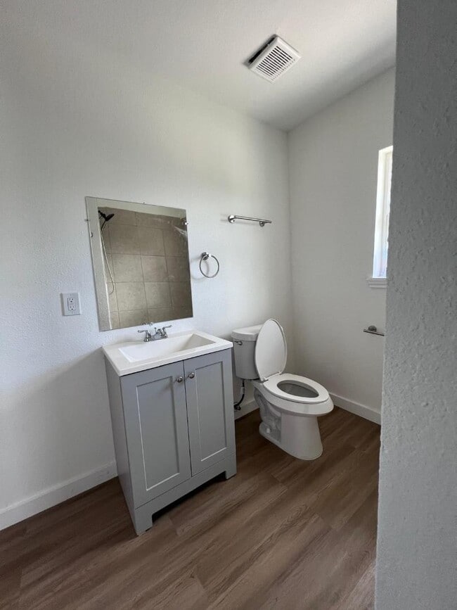 Photo - 224 W Pyron Ave