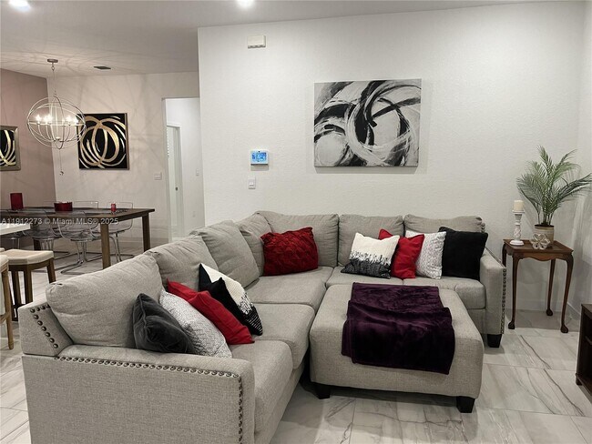 Photo - 784 SE 19th St