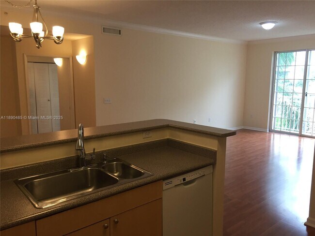 Photo - 1900 Van Buren St Unidad 501B