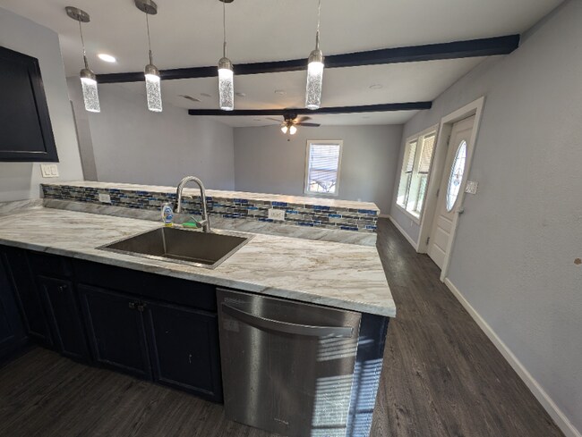 Photo - 406 Goliad St