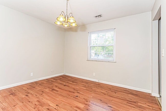 Photo - 8585 Sunlight Dr