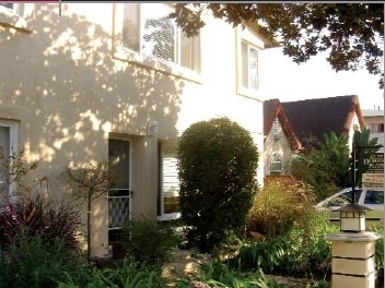 Photo - 328-330 S Doheny Dr