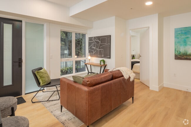 2BR, 2BA - 696SF - Living Room - Raven Apartments