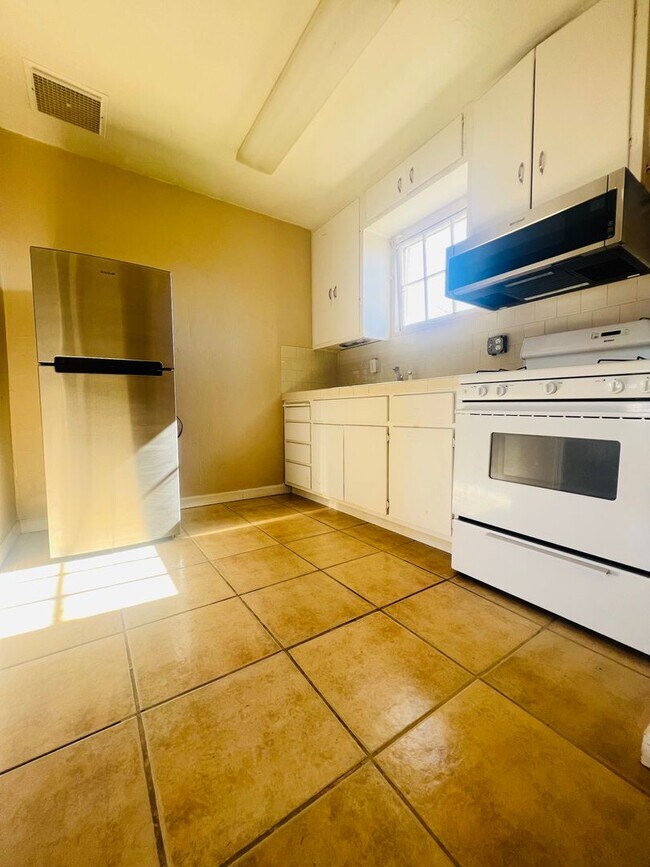 Photo - 117 W Robertson Rd Unit B