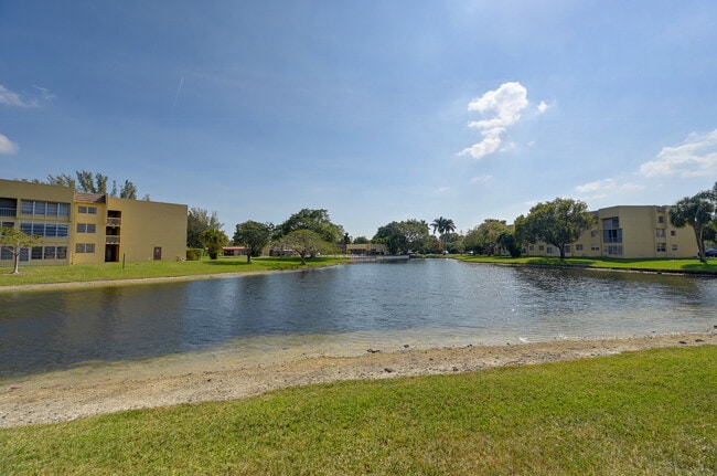 Building Photo - 5860 NW 64th Ave Unit 102