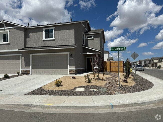 Building Photo - Beautiful new home!