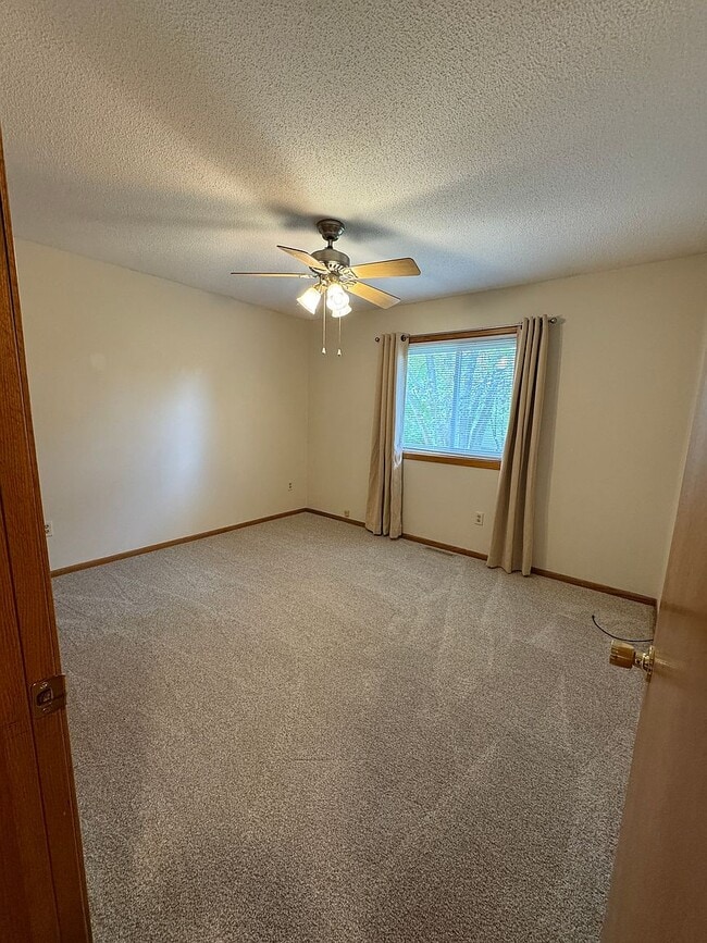 Photo - 6990 Redwing Ln