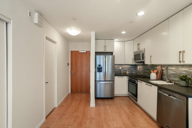 Photo - 1 Daniel Burnham Court Unit 407