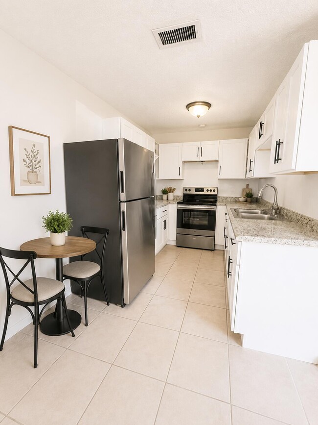 Photo - 125 W 17th St Unit 1