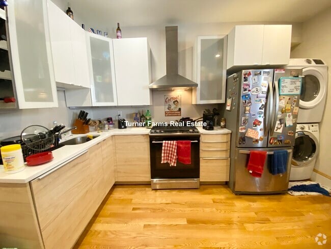 Building Photo - 108 Buttonwood St Unit 2 Rental